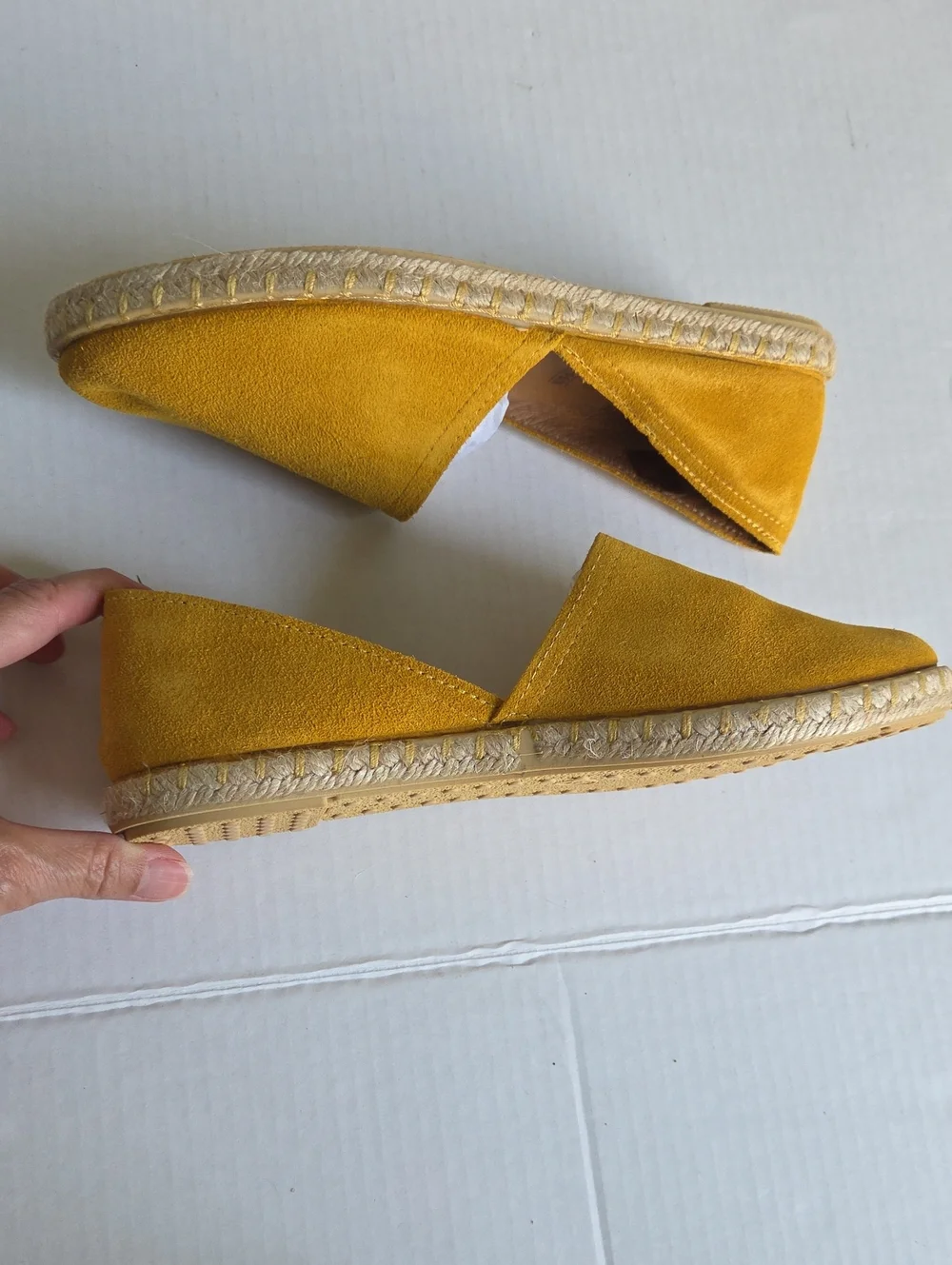 N/A comfortable yellow